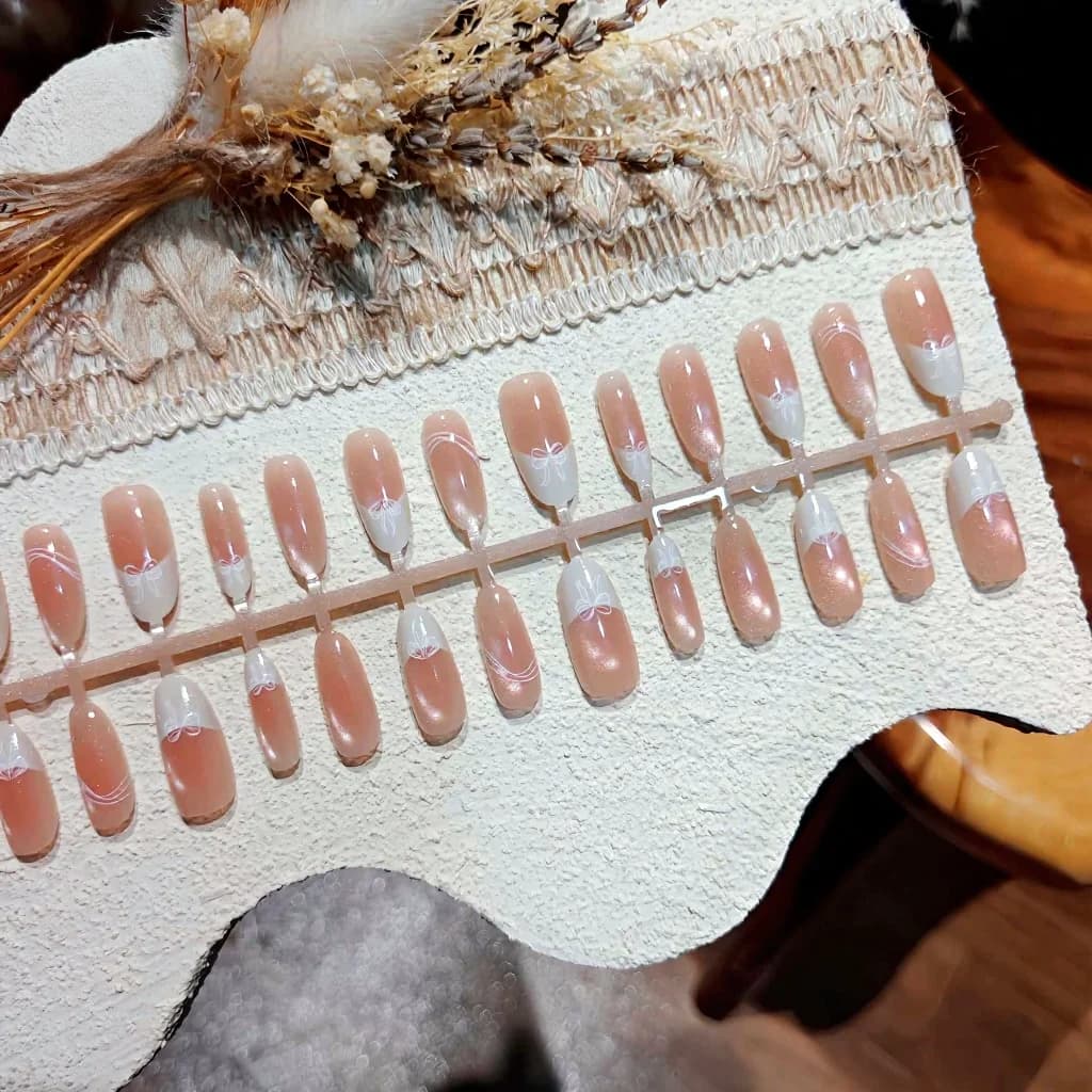 Maitovalkoiset kissansilmätekynnet, keskipitkä soikea muoto, 30 kpl