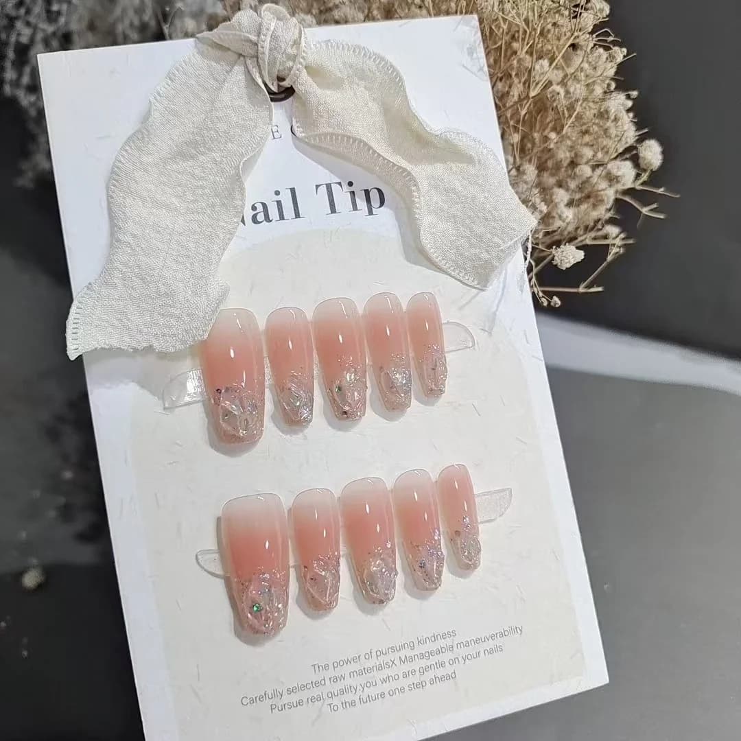 Tekokynnet, lyhyt/keskipitkä arkku, glitter, strassi, blush-pinkki