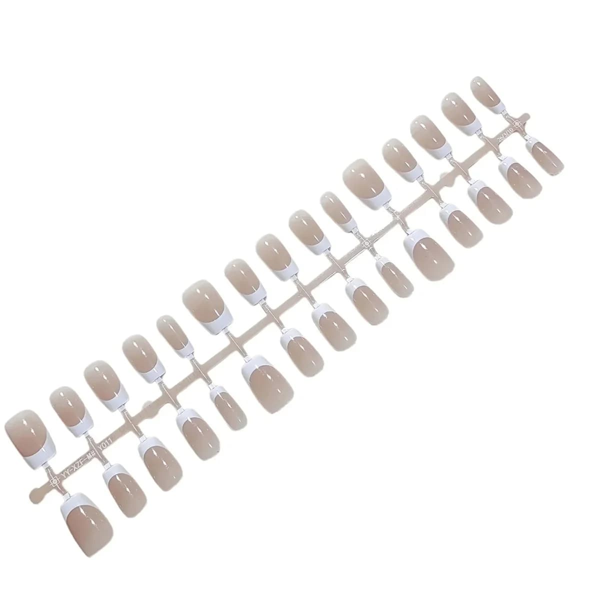 Lyhyet ranskalaistyyliset painettavat kynnet, luonnollinen nude-look