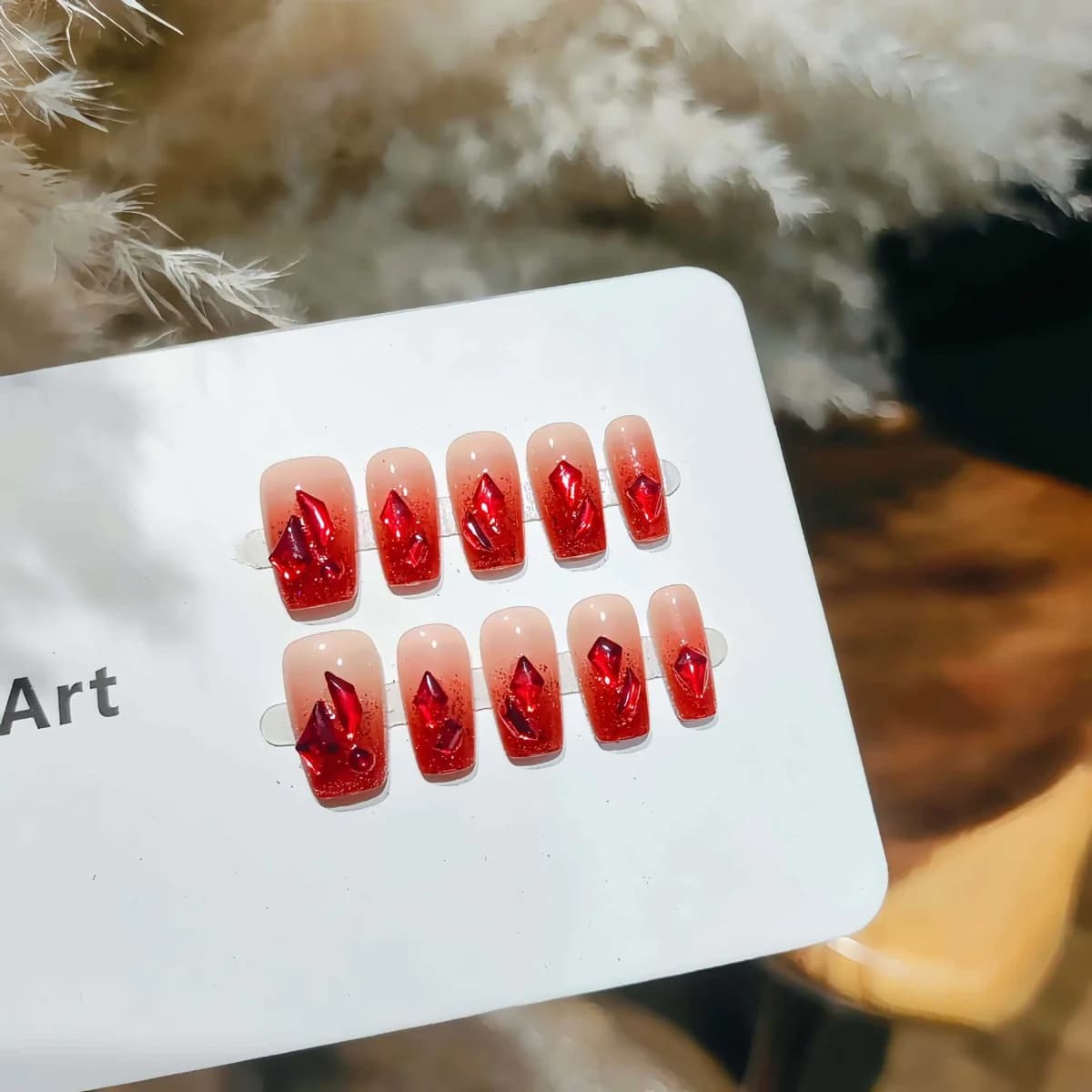 Punainen liukuvärigradientti ja glitter, lyhyt arkku-muoto