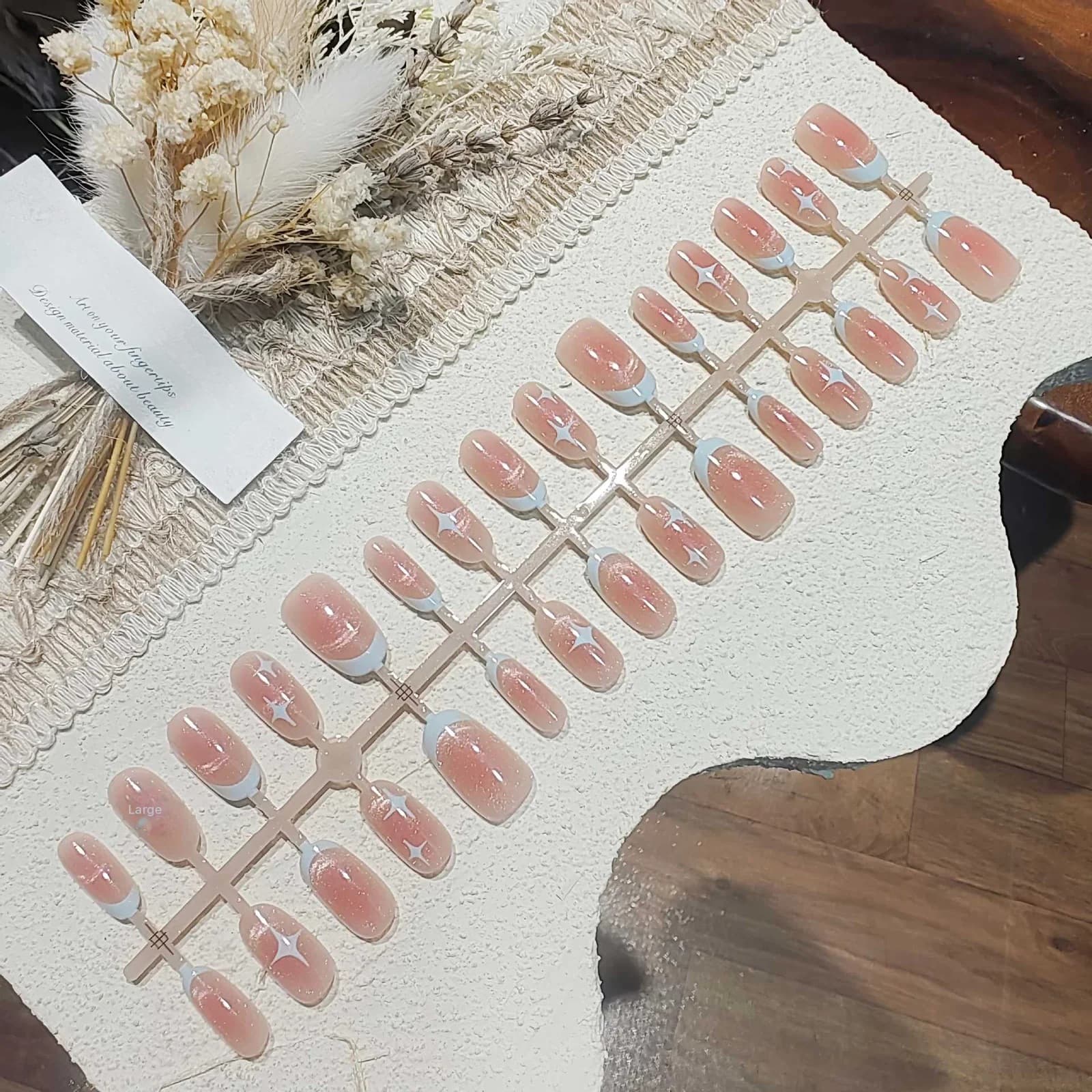 Lyhyet soikeat kissansilmä teko kynnet, vaaleanpunainen tähtitaivas